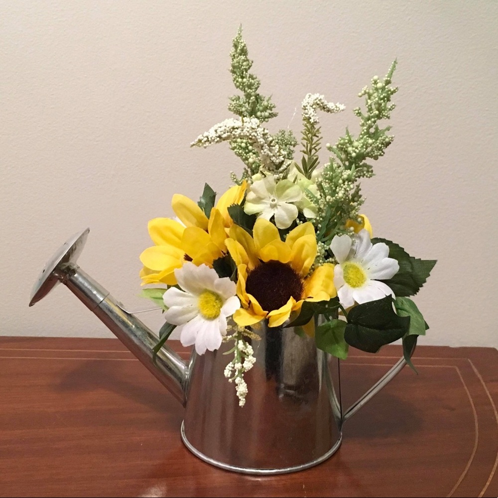 Spring silk flowers tin watering can Farmhouse New - Picture 2 of 2
